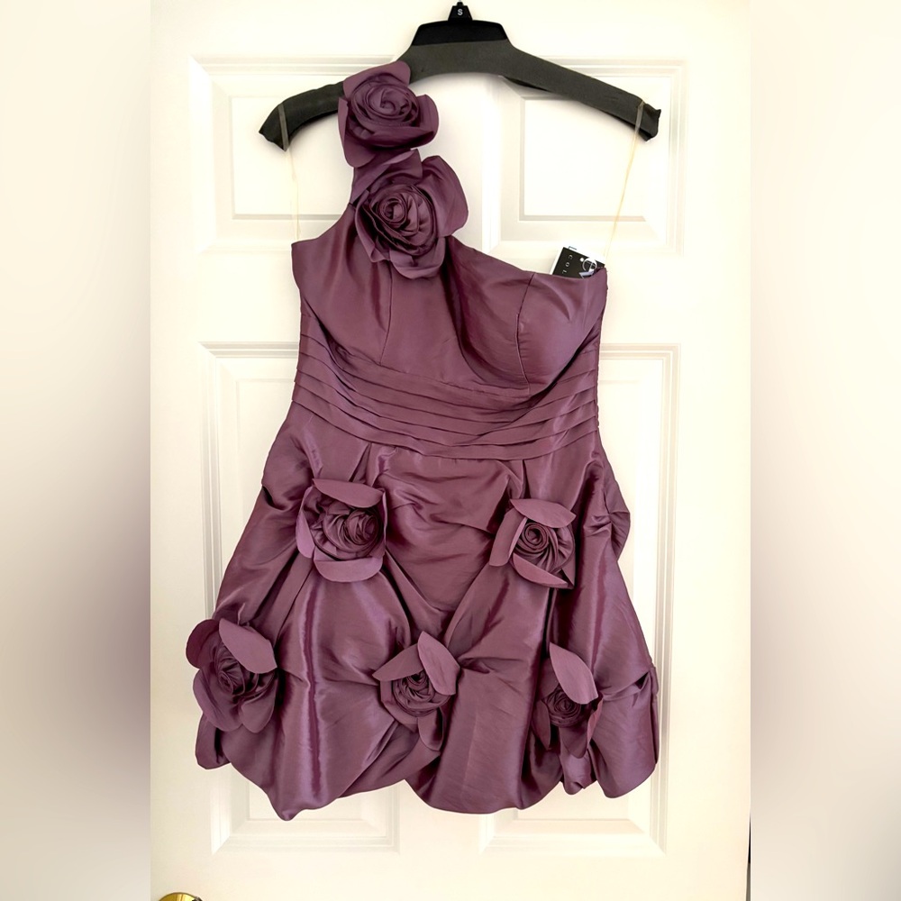 Romeo & Juliet Couture Dress. Evening Collection. Color DPurple. Size M. New!